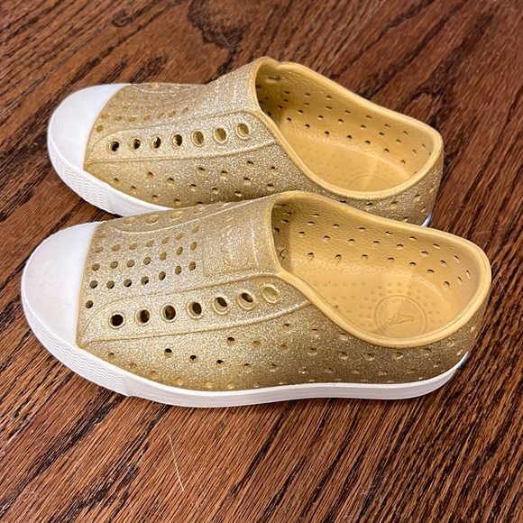 Native Shoes Native Jefferson Gold Slip On Shoes Like New Poshmark